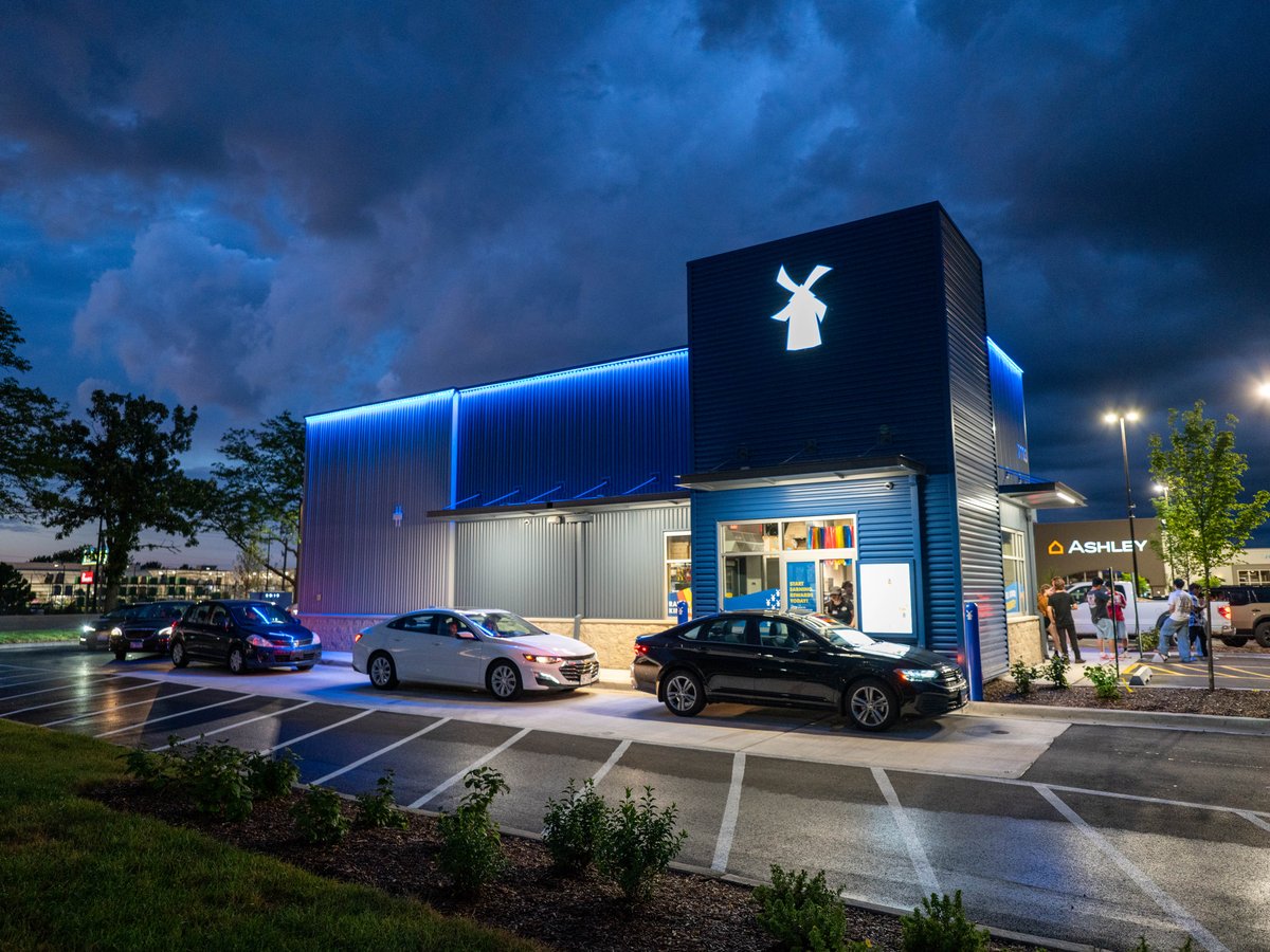 DroneVideos_com's tweet photo. It's your photoshoot, we work on your schedule. We understand the value in photographing a business at peak times to show vehicle and pedestrian traffic. Order online and select the exact date and time you want our Drone Operator to arrive on location from dawn till dusk! https://t.co/SQURsEzwP6