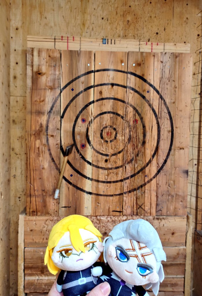miari_mo's tweet photo. 土曜日はきゆたんとちあちゃんに誘ってもらって斧投げ、謎解き、アフヌンしてきた！斧はダメだったけど、手裏剣は真ん中に刺さって嬉しかった♥️あと、写真ないけどスノがやってた謎解きも体験出来たのが凄く嬉しくてテンション上がったし、アフヌンとても美味しかった☺️全部また行きたい。 https://t.co/BFyqY34hcs