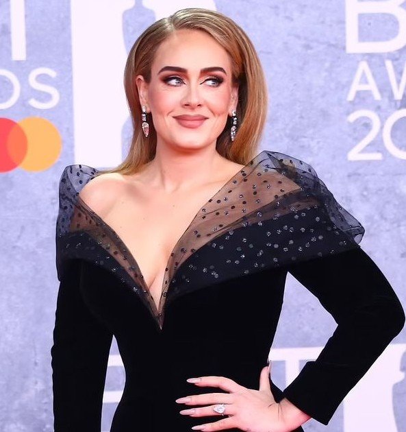 Adele Laurie Brasil tweet media