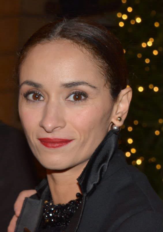 PatChampagnac's tweet photo. L'actrice Rachida Brakni refuse "poliment "  la légion d'honneur . Elle l'annonce ce 14 juillet sur son compte Instagram, au lendemain de la parution du décret du 13 juillet 2026 qui distingue comme chaque 14 juillet de nombreuses personnalités issus du monde de la culture, des sciences et de la politique:

« J’apprends avec surprise que l’on me décerne la légion d’honneur. Indépendamment du fait qu’elle est attribuée à tour de bras pour le meilleur et souvent pour le pire, la question de l’honneur se pose... Le mien se situe ailleurs.

L’honneur est un devoir moral précieux que je m’évertue modestement à appliquer chaque jour dans mon travail, mon écriture et dans les choix qui me guident sans quoi je me perdrais et sans quoi je perdrais l’estime de ceux qui comptent à mes yeux plus que la plus haute distinction. Voilà les raisons qui me poussent à la refuser poliment. »

Marié à l'ancien footballeur et acteur Éric Cantona, Rachida Brakni , actrice, metteuse en scène, auteure, 
fait partie des personnalités qui s’élèvent contre la colonisation et affirment leur solidarité avec le peuple palestinien.
#UnAutreMondeEstPossible