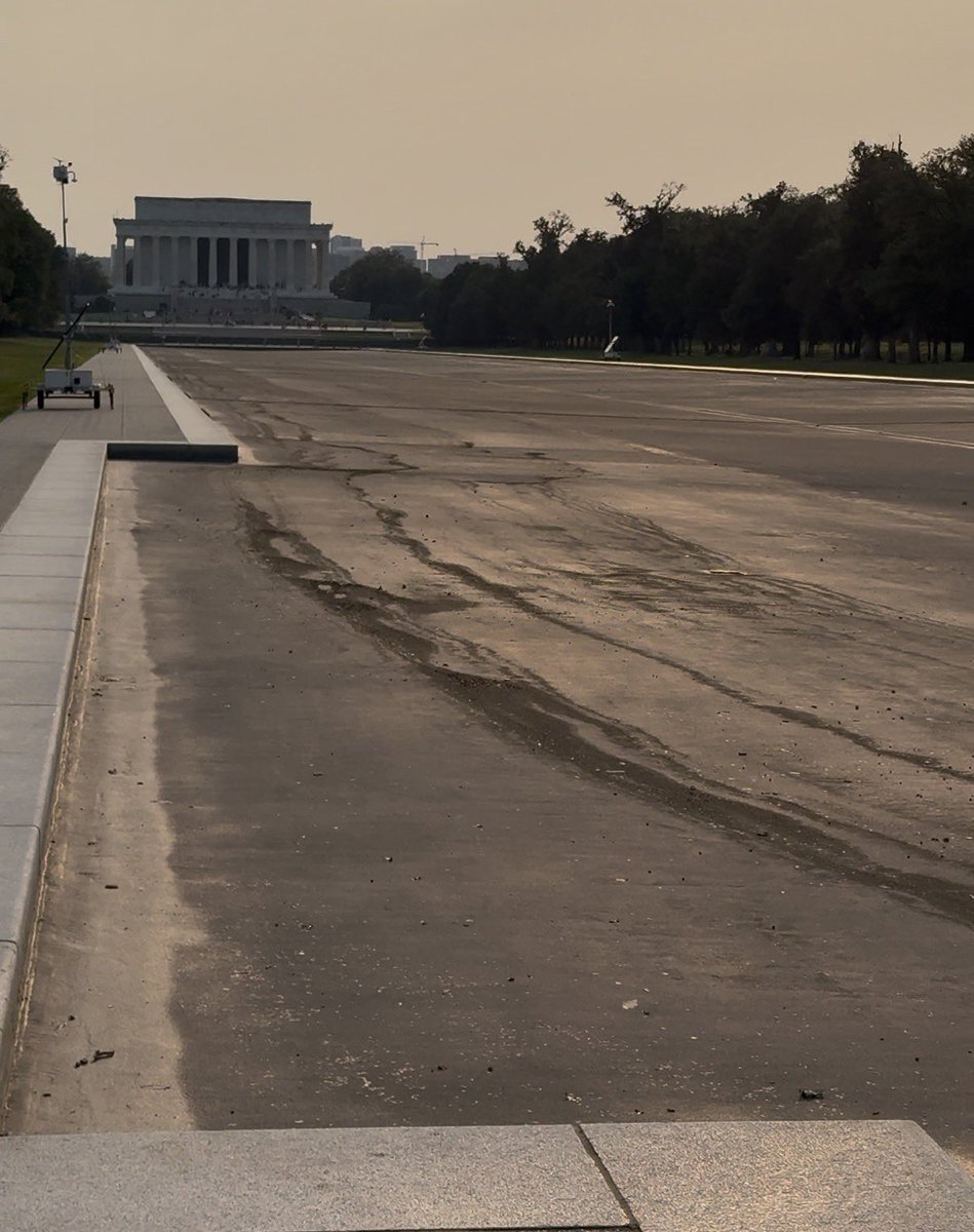 MatthewARein's tweet photo. The “American Flag Blue” paint at the Reflecting Pool has turned into a nice shade of dusty taupe https://t.co/TJUw3OOP8P