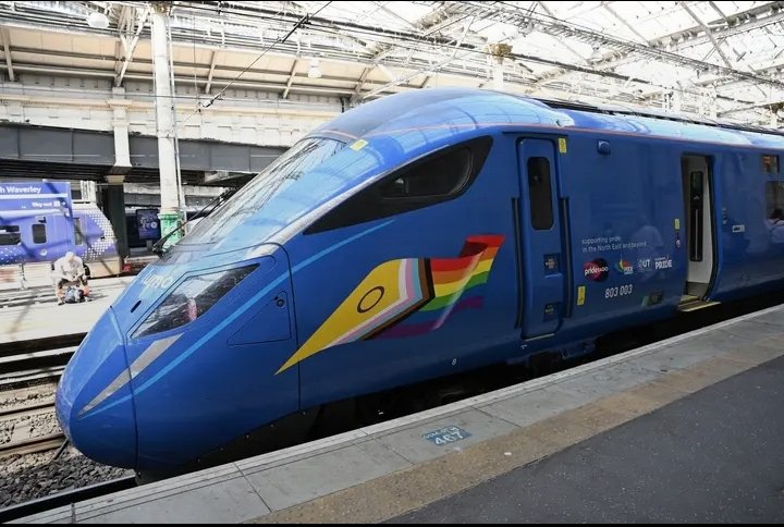 OkayBiology's tweet photo. Glasgow's latest pride train 🙄
#Transpotting https://t.co/E4jO4t6Wd2