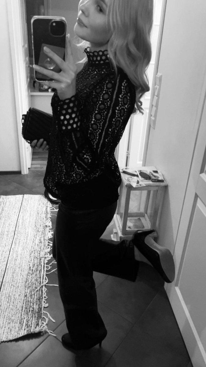 paakoslsd's tweet photo. Got a new purse too
#blonde #purse https://t.co/w79gNP9J1K