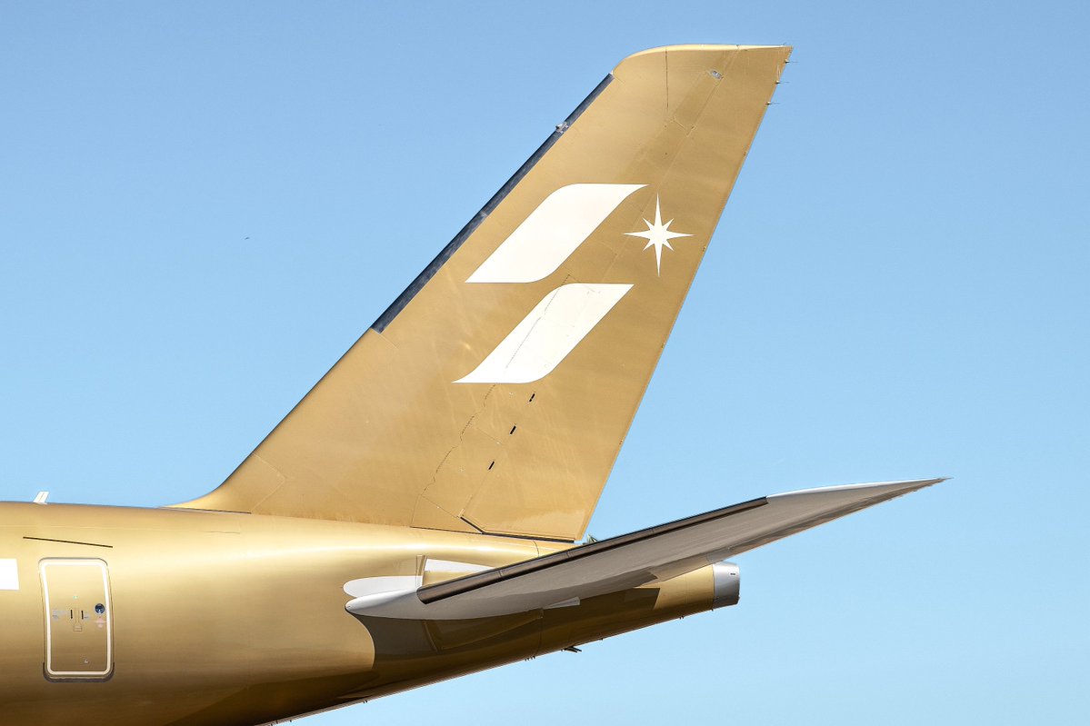 starluxjapan's tweet photo. STARLUX AIRSORAYAMA GOLD 初飛行！
 
AIRSORAYAMA SILVERが世界へ羽ばたく中、B-58554も初フライト成功✊ その勇姿と、ゴールドの輝きをぜひご覧ください👀
 
8月、GOLDを迎える特別な瞬間を、アートファンの皆様もお見逃しなく！ https://t.co/rCL8ypfR4P