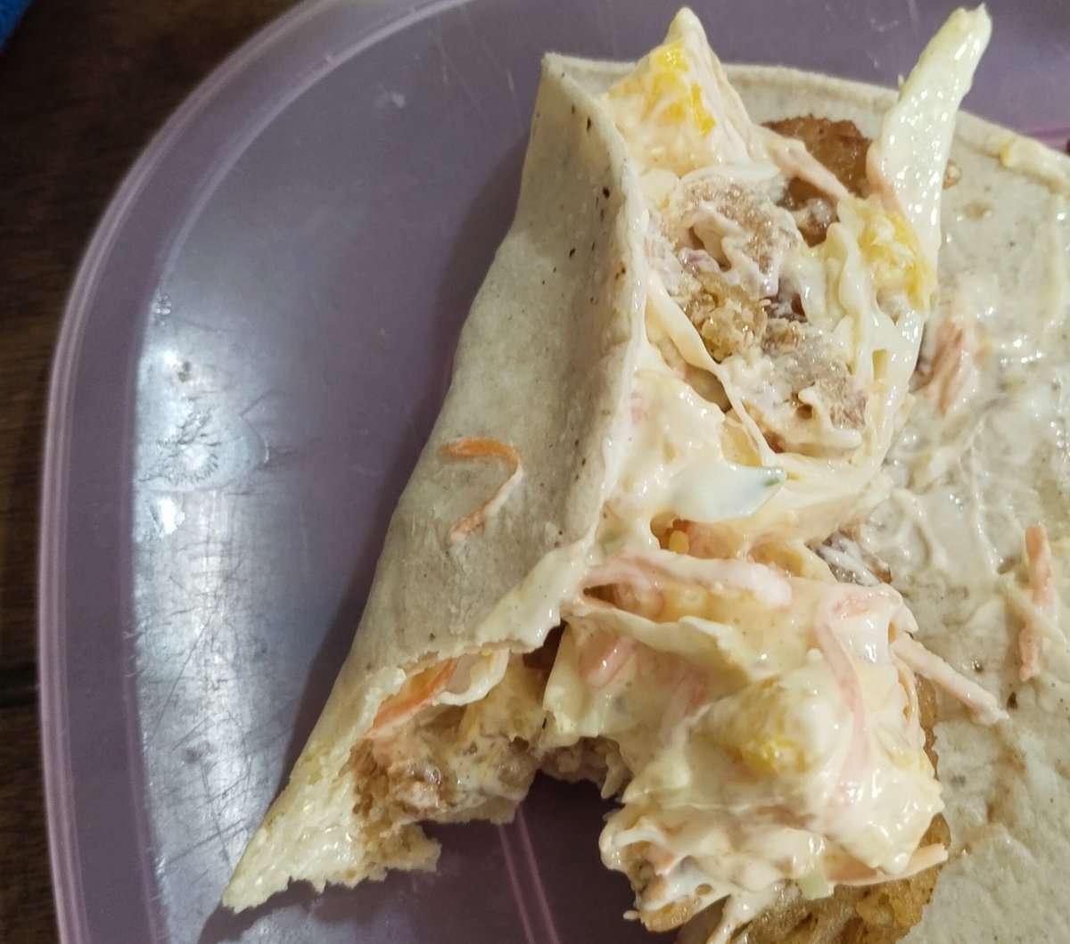 _eddann_'s tweet photo. Mutis, hoy comí tacos de camarón empanizado con ensalada de zanahoria, col y mango 🔥 https://t.co/h0fodDIUKP