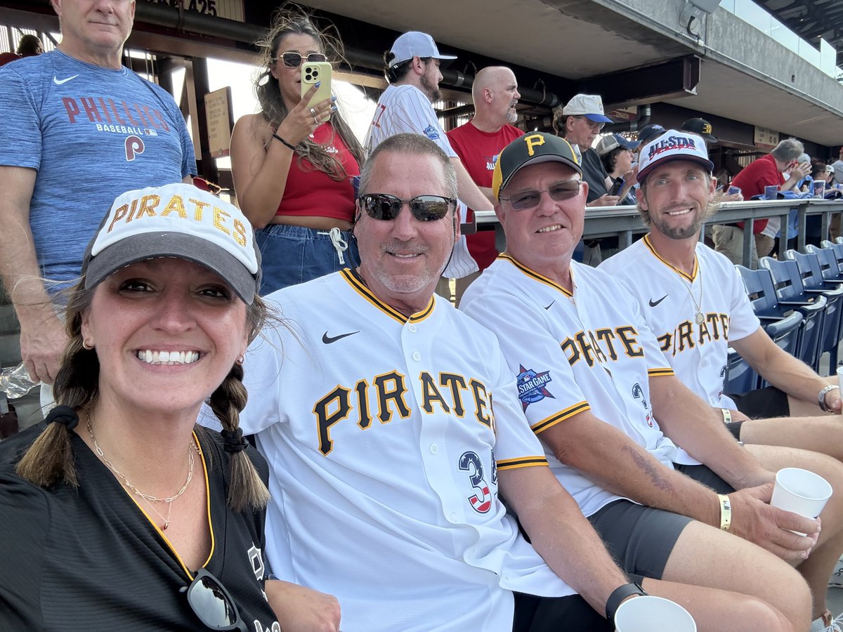 LeandraBumbico's tweet photo. One reason I love being a @Pirates fan. The players are incredible, but meeting one of their families today reminded me they're surrounded by equally amazing people. @bashcraft25 🖤💛 #LetsGoBucs https://t.co/hhsHBo4J9q