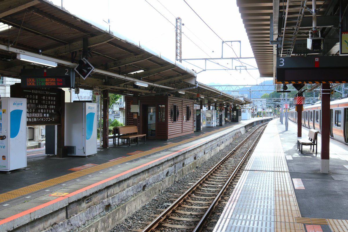 Suminoe_0774's tweet photo. 青梅
Ōme

所在地…東京都青梅市
開業日…1894年11月19日

島式ホーム2面3線を有する駅。
当駅で運行系統が分割されており、立川方面と奥多摩方面は乗り換えが必要になる。
昭和レトロなデザインを施した駅構内が特徴的。

#青梅駅
#すみの駅之江
#駅巡りRe_青梅奥多摩編 https://t.co/IXZ9z0FZwn