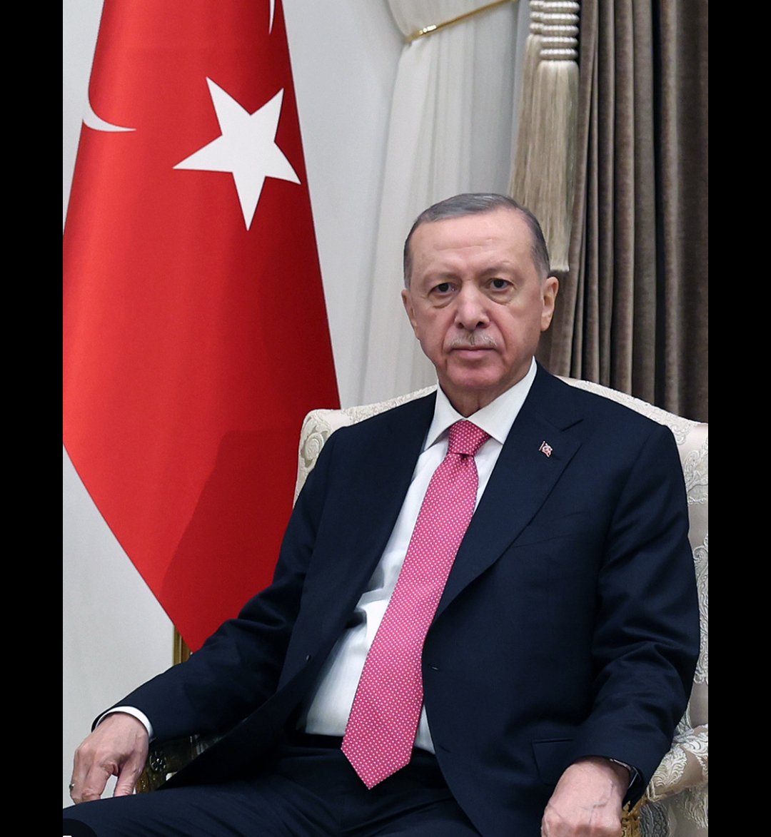Recep63kaya's tweet photo. "Herkes genel başkan, başbakan veya cumhurbaşkanı olabilir; ancak herkes gerçek bir lider olamaz. Recep Tayyip Erdoğan, dik duruşu ve cesaretiyle 15 Temmuz’da büyük bir lider olduğunu ispatlamıştır. Allah başımızdan eksik etmesin."
@RTErdogan https://t.co/BCAtc0L3J5