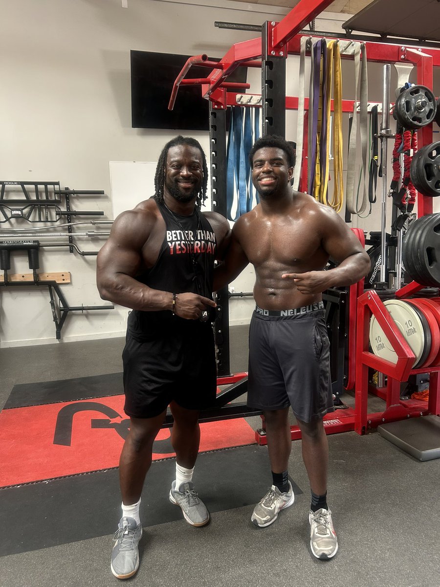 ALI_Aaron922's tweet photo. Got to stop by and get some great work in my guy @tejankoroma56 thank you for the work
#Datwork #Thecomeback https://t.co/nOXtJQnVKa