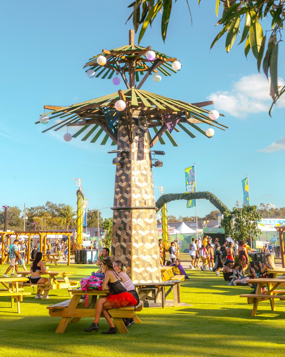 EDC_Orlando's tweet photo. There's beauty all around at #EDCOrlando 💫 What's your favorite area to sit back and relax? 😌🌴 https://t.co/5IwsJ5PnmN