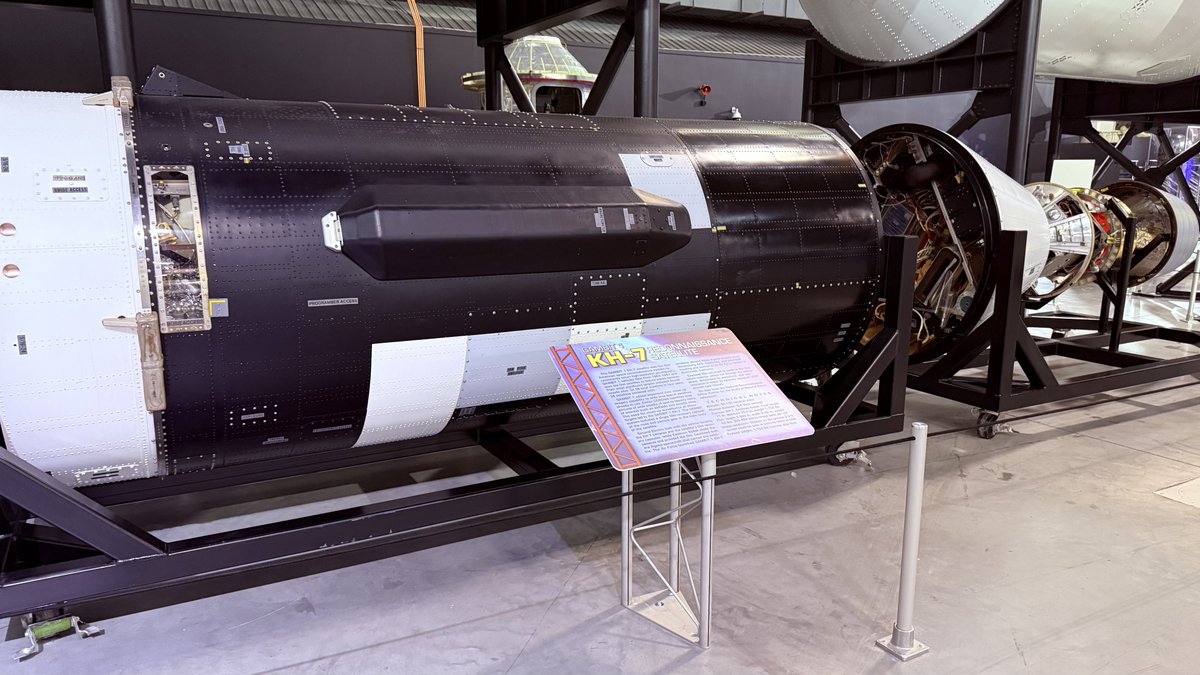 KKND_P's tweet photo. 核ミサイル発射訓練装置からKH衛星まで、オタクも大満足 https://t.co/AtG9M0ja9N