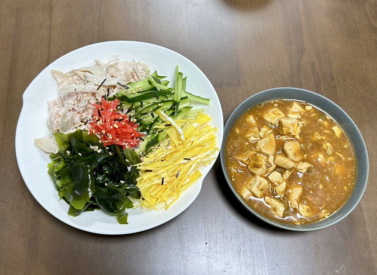 ryu_yu_kan's tweet photo. 今朝も朝日ギャン浴びゴミ拾い歩きで好調🌞

玄米を食べようと炊いたけど、急に冷やし中華モードになったので、朝から冷やし中華と麻婆豆腐という中々ボリューム凄い食事🍽️

#おうちごはん
#朝ごはん https://t.co/7CyNxYJCiI
