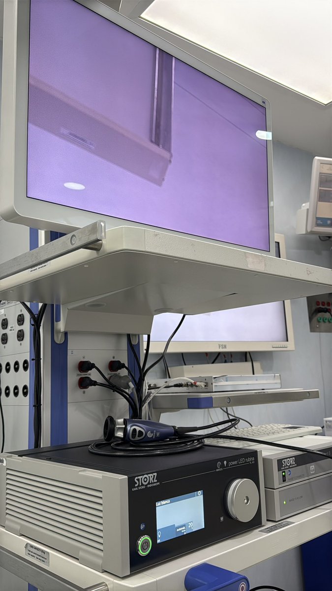 HIAyoraLoja's tweet photo. #Loja | Con una inversión de USD 150.000, el @HIAyoraLoja fortalece el servicio de Traumatología. Hoy se instaló la torre de artroscopia, equipo que permitirá tratar lesiones articulares con mayor precisión.

✅Luego de 5 años, esta técnica quirúrgica vuelve a su operatividad. https://t.co/md1R7EMl4c