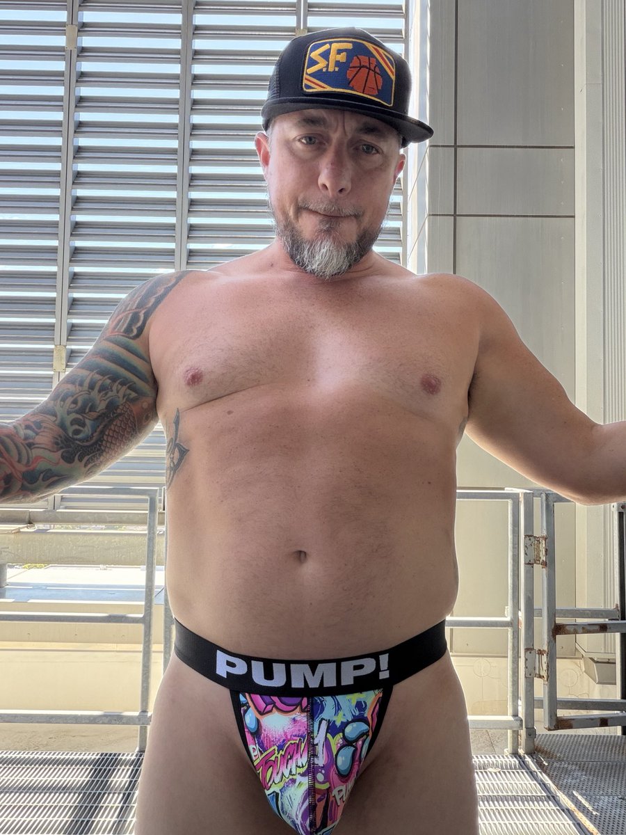 SplitThaCheeks's tweet photo. Ok so I’ve had this @pumpunderwear thong for quite a while but they run small and I was kinda chunkier but now they fit!!! 🥰🤩🥳 I’m too excited. What do we think? #mensthongs #mensunderwear https://t.co/kIBlUETkvr