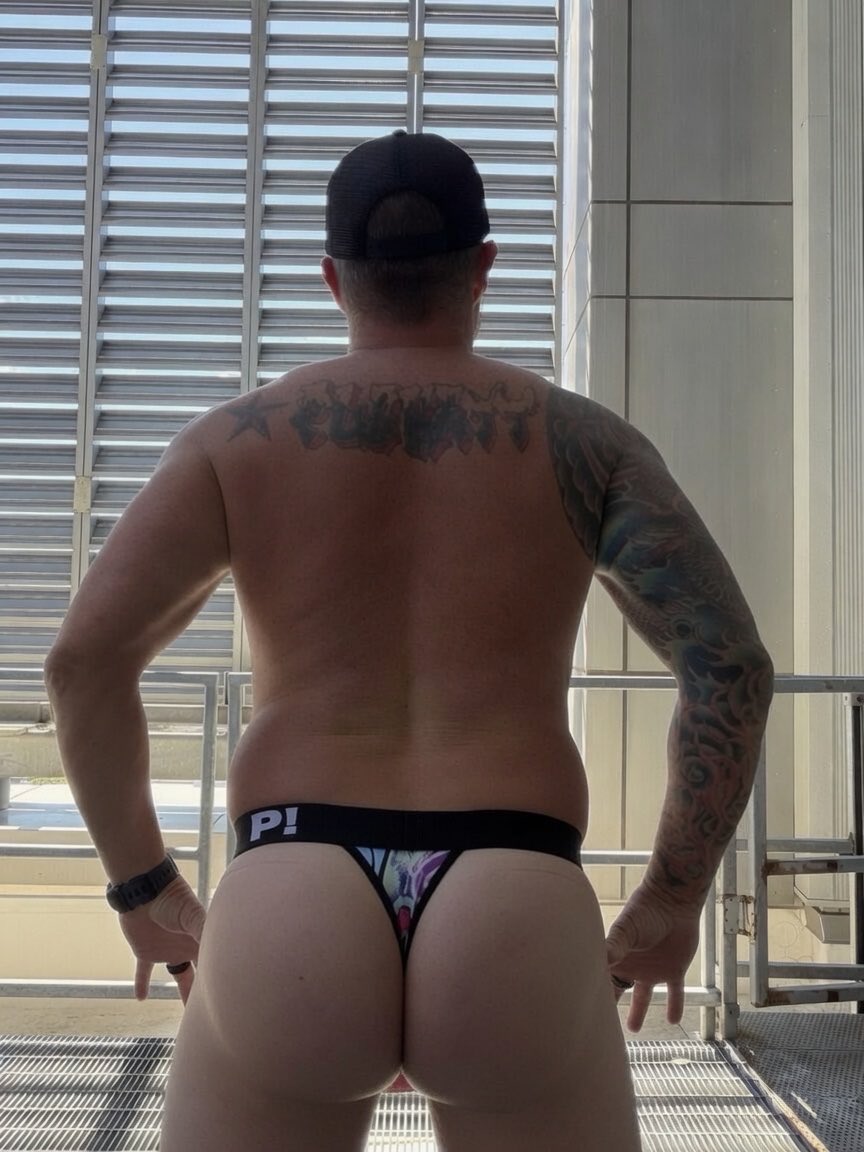 SplitThaCheeks's tweet photo. Ok so I’ve had this @pumpunderwear thong for quite a while but they run small and I was kinda chunkier but now they fit!!! 🥰🤩🥳 I’m too excited. What do we think? #mensthongs #mensunderwear https://t.co/kIBlUETkvr