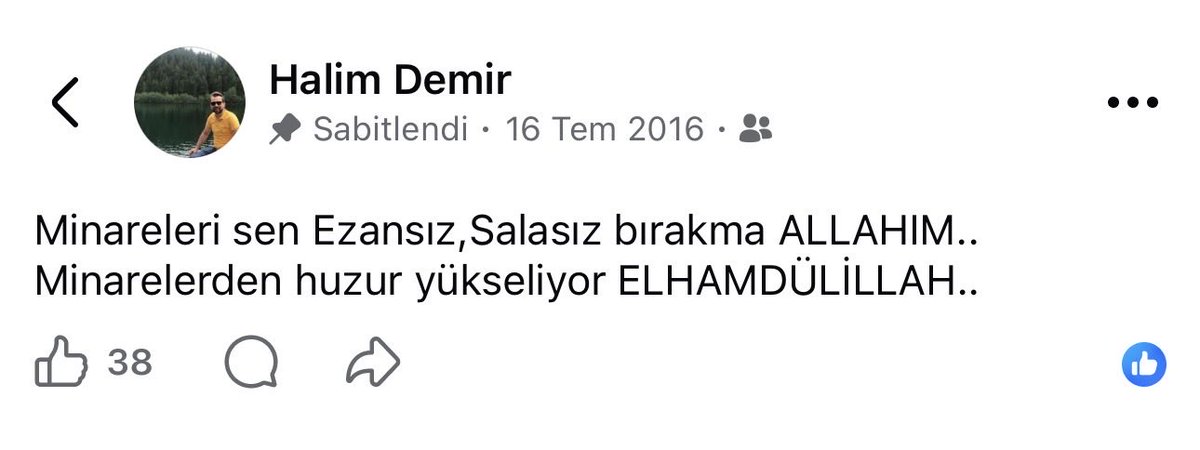 halimdemiir's tweet photo. O gece @turgayguler’in çağrısı üzerine birden bütün camilerde ezanlar ve salâlar okunmaya başlanmıştı. Bütün imamlar hep bir ağızdan bunun bir kalkışma olduğunu itibar edilmemesi gerektiğini duyurdular millete. Bu sese kulak veren milyonlar Sn. Cumhurbaşkanımız @RTErdogan’ın da halkı meydanlara davet etmesi üzerine akın akın sokaklara döküldüler. Tabii bu arada marketlere ve ATM’lere koşan zavallılar da vardı. İşte o zavallılar daha sonra darbeciler millet ferasetine yenilince o geceye “KONTROLLÜ”ibaresini takacak kadar ahlaksızlaştılar… Küçükçekmece Cennet Mahallesi durağından İstanbul Atatürk Havalimanı önüne yürüyerek ne ara varmıştım hatırlamıyorum. Sefaköyde bulunan Küçükçekmece İlçe Emniyet Müdürlüğü kapısına dayanan tankların halkın üzerine sürülüşünü,halktan kaçan tankların ve üniformalı eşkıyaların araçları ezdiğini, insanları öldürmek için tankları insanların üzerine sürdüğünü ve o efsanevi direnişten sonra sabah saatlerinde teslim oldukları anlar halen hatırımda ve silinmemek üzere halen cihazımda…
Darbe teşebbüsünün seyrini değiştiren adam @turgayguler iyi ki varsın…