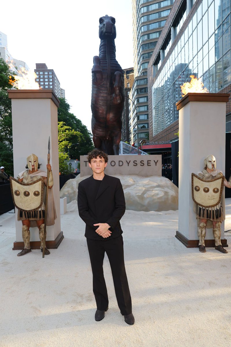 thollandrchives's tweet photo. Tom Holland photographed with the Trojan Horse at ‘THE ODYSSEY’ premiere in New York! https://t.co/yznlCIfCm7