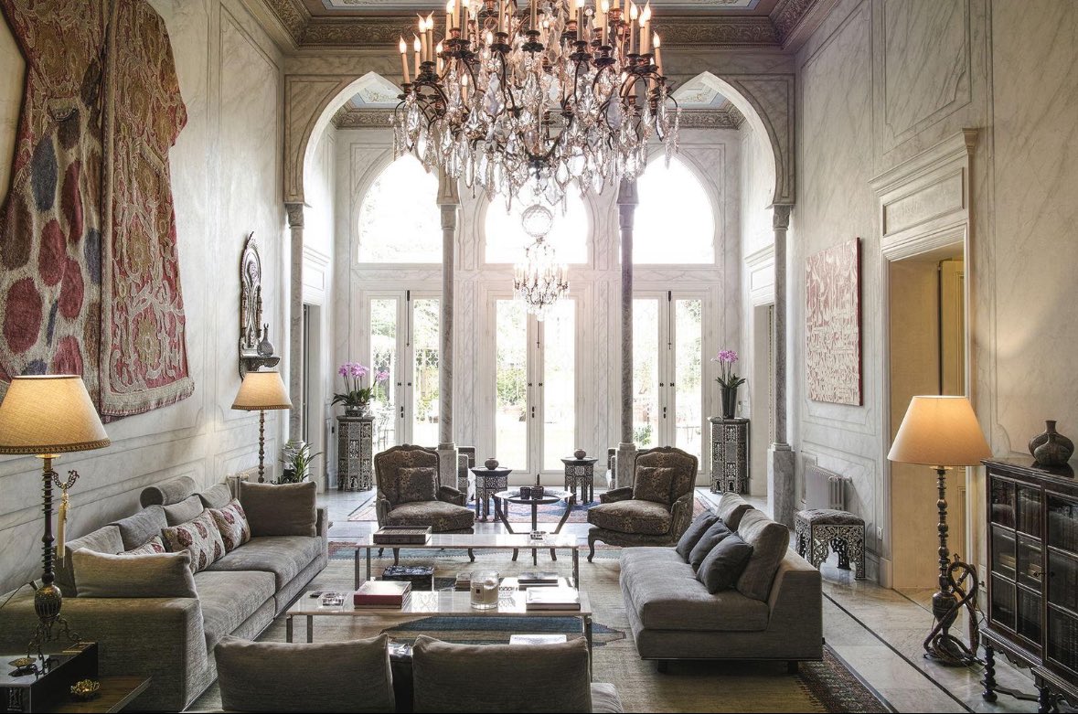 a_dreap's tweet photo. من أشهر سمات البيت اللبناني التقليدي:
الأقواس الثلاثية (Triple Arches)، وهي ثلاث نوافذ أو فتحات متجاورة مقوسة في واجهة المنزل https://t.co/ysbZKMi4Yk