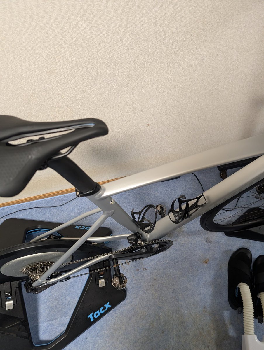 id_ippei's tweet photo. 自転車が帰ってきた
今日から日課を再開します！
新しいBBの性能が楽しみです https://t.co/F1jOFiGT9y