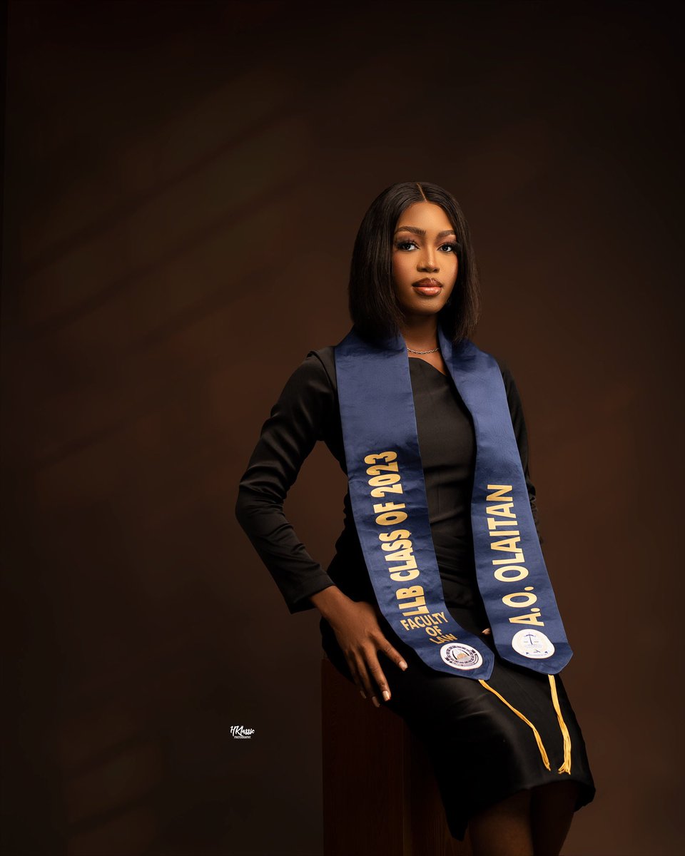 anuoluwaa_'s tweet photo. law graduate.                  lawyer. 🙂‍↔️ https://t.co/tJT2yktsVj