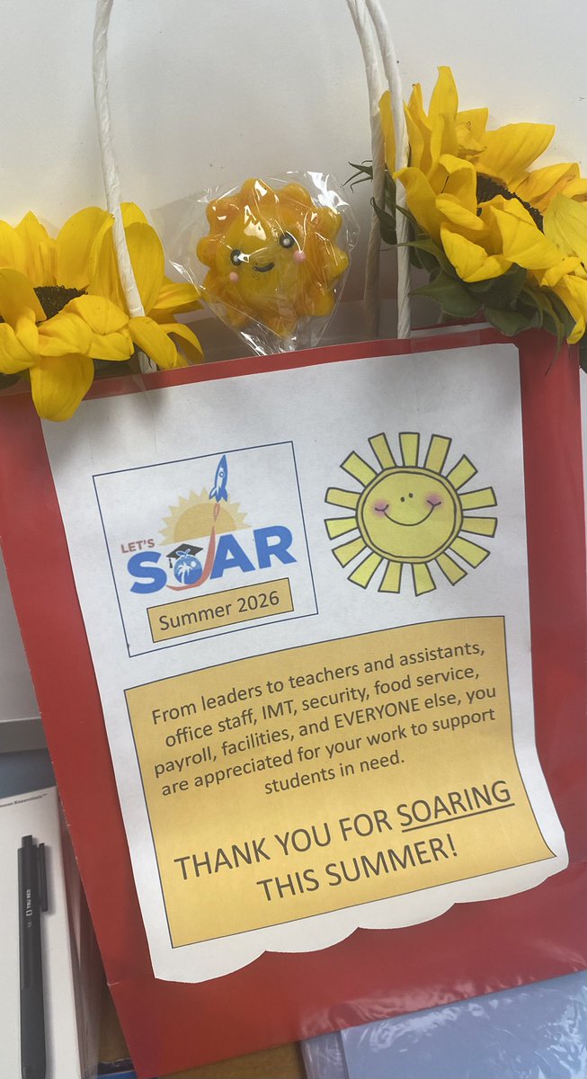 TianaPoitier11's tweet photo. What a great way to end our day 🌻. Thank you @LoriCanning —-your visit reminded us that behind every successful student is a village that never stops showing up. Thank you to everyone who has made this summer a success! @LeadWithRIVERA #SummerSOAR https://t.co/uKi7IVx6Io