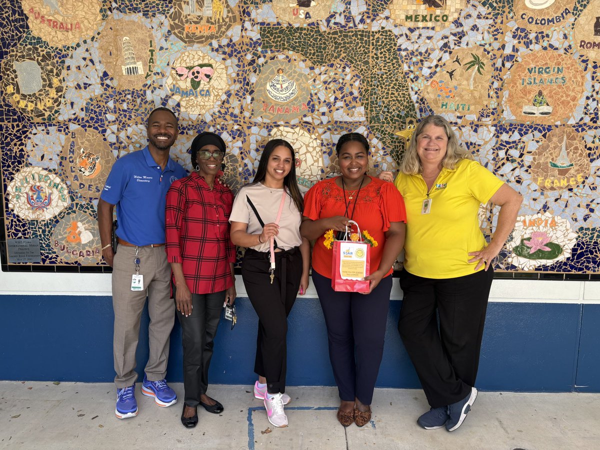 TianaPoitier11's tweet photo. What a great way to end our day 🌻. Thank you @LoriCanning —-your visit reminded us that behind every successful student is a village that never stops showing up. Thank you to everyone who has made this summer a success! @LeadWithRIVERA #SummerSOAR https://t.co/uKi7IVx6Io