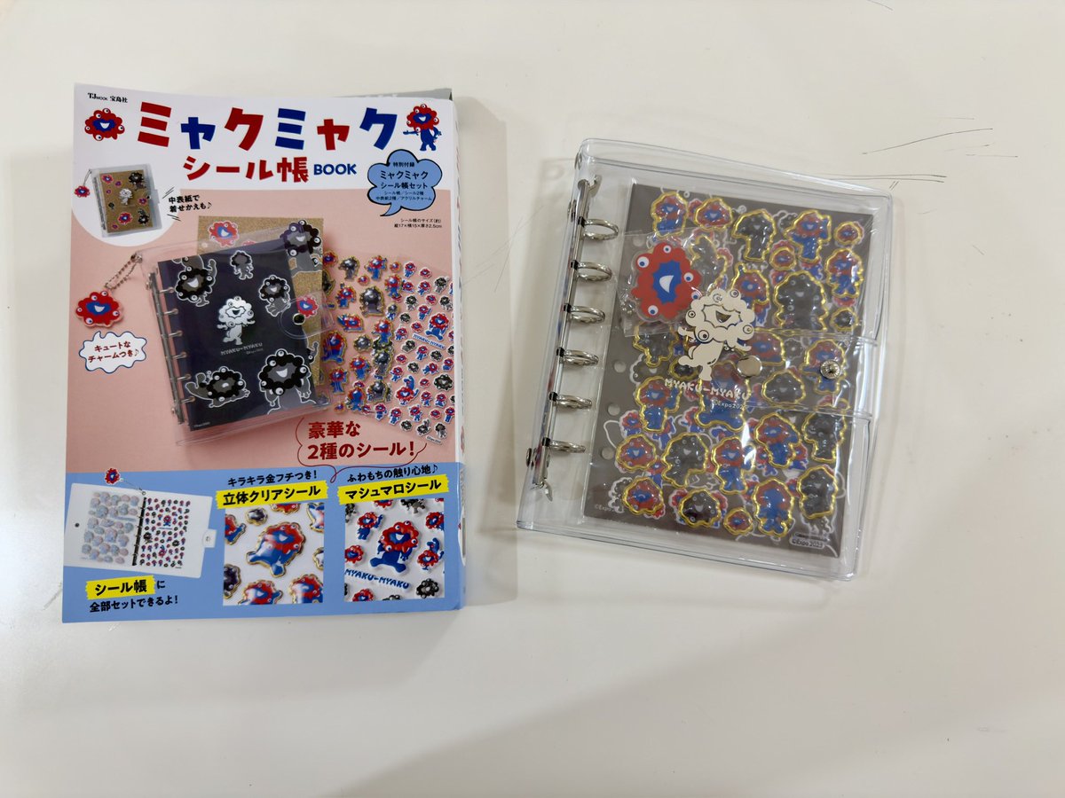 hyun095's tweet photo. ミャクミャク シール帳BOOK／宝島社
《2026年7月2日発売》

⭐⭐⭐⭐☆（4.5/5）

ミャクミャクの魅力がぎゅっと詰まったシール帳BOOK❤️💙

透明カバー付きのシール帳に、立体クリアシールとマシュマロシールがセット✨

ミャクミャク好きや万博グッズを集めている方にもおすすめの一冊です📖

#読了 https://t.co/dXVtzDX30k