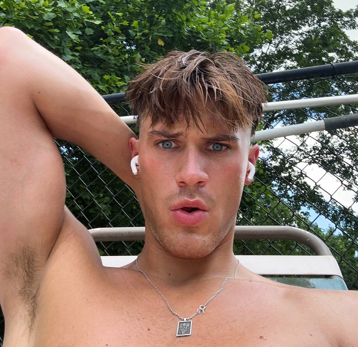 prettyboyfaces's tweet photo. Drew Baker and his handsome face😵‍💫 https://t.co/CQo07FxQoa