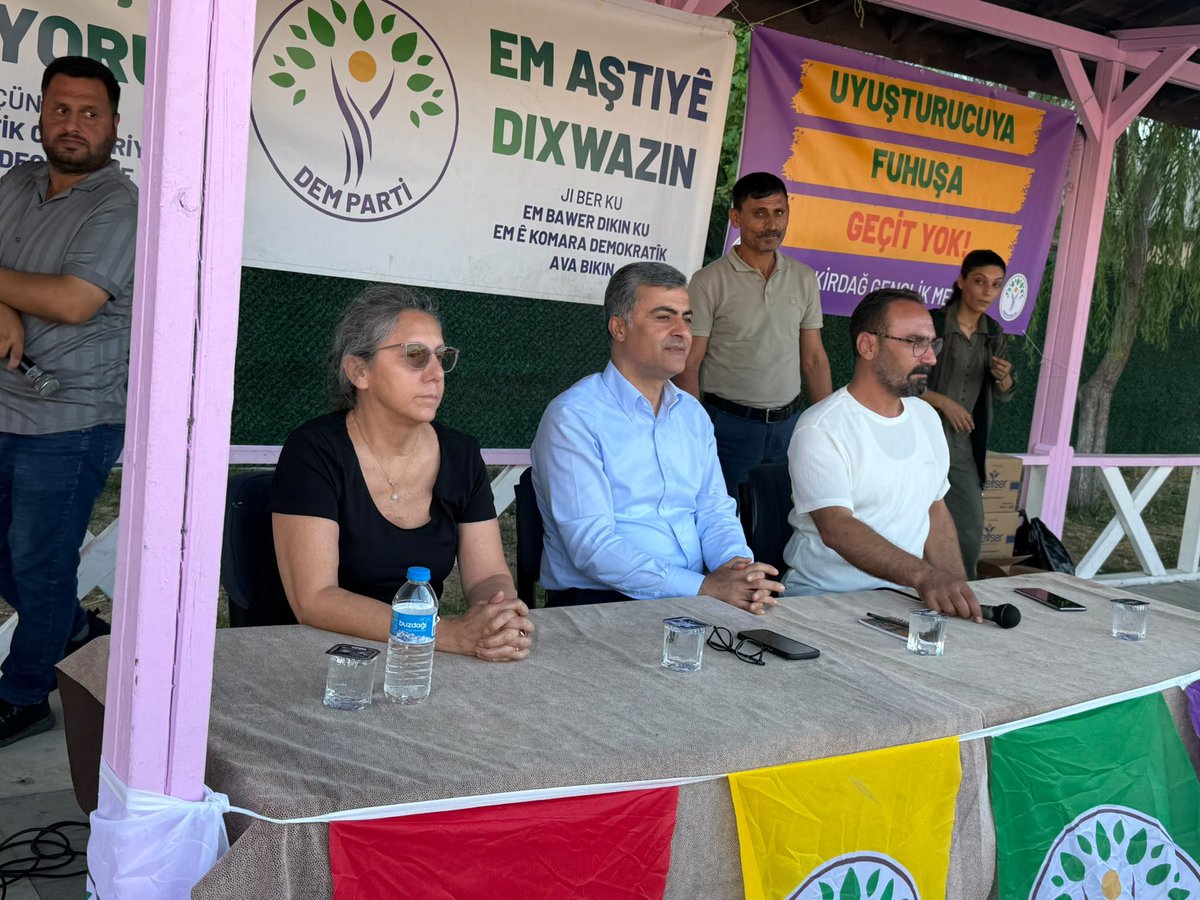 AbdullahZeydan's tweet photo. Bugün Tekirdağ İl Örgütümüz tarafından düzenlenen halk buluşmasına katıldık. Halkımız kararlı bir şekilde barış ve demokratik toplum sürecini desteklemeye devam ederken, hükümetten de hızla demokratik yasal adımların atılmasını bekliyor. Zaman kaybetmeden, bu süreci bozmak isteyenlere fırsat vermeden, herkese birlikte kazandıracak barış ve demokratik toplum sürecini hedefine ulaştırmak hepimizin tarihi sorumluluğudur.

@hdp_tekirdagil