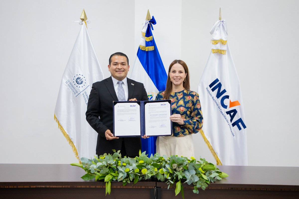Noegeovannig's tweet photo. Buscamos impulsar programas de formación especializada en regulación sanitaria y fortalecer las capacidades técnicas del talento humano. Con ese propósito, suscribí un convenio de cooperación con el Instituto Nacional de Capacitación y Formación (@INCAF_SV). https://t.co/80yTFpPQ2v