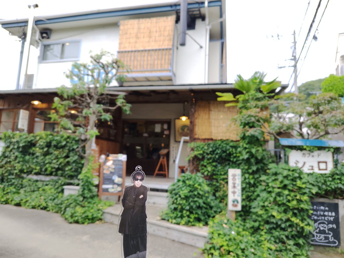 takko79's tweet photo. 2026.7.13
#カフェドシュロ

ツアー終了から2ヶ月、ようやく行けました。
FANKSさんと一緒に素敵な場所で素敵なランチをいただきました！
ピアノは入口からしか見れなかったけど
満足で、木根さんのサイン本と一緒に📸
☆撮影許可済み
#木根尚登
#聖地巡礼
https://t.co/oit7m4wBgr https://t.co/Axzoe7PRfx