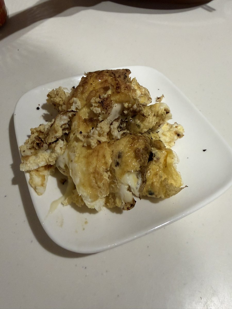 _tow_aaaaaa's tweet photo. 廃墟みたいな卵焼き🍳 https://t.co/gwk0C1OmJz