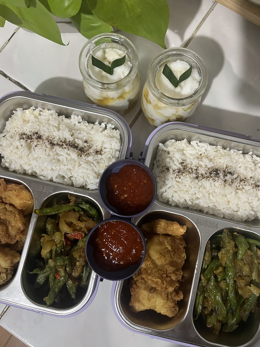 bibliosoleil's tweet photo. Bekalku dan ayang 🎐bekal bocil beda lagi 🙂‍↕️ https://t.co/lnSQigVI1n