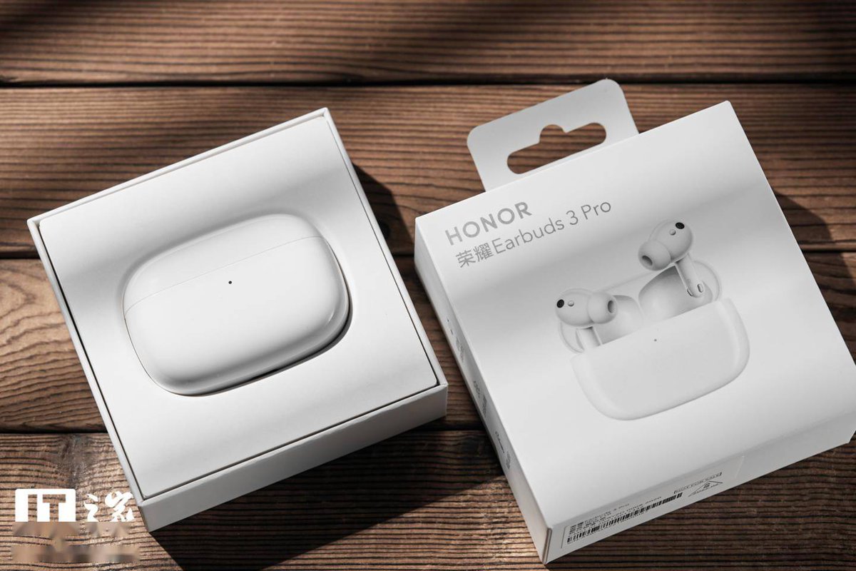 DOKHmm94rcqCfkU's tweet photo. Just opened my long-awaited package! The brand new wireless headphones I ordered finally arrived—sound quality is way better than expected, super excited to test them on my weekend trip! https://t.co/PwZL0Gn17p