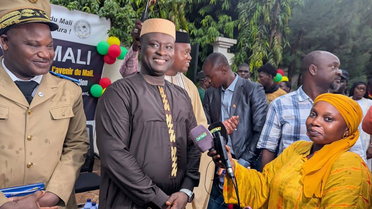 SoryIbrahimCis7's tweet photo. Retour en images sur le lancement officiel du Café-CNJ Mali !
UNIS, NOUS BÂTISSONS LE MALI !
#CafeCNJ #CNJMali #JeunesseMalienne #Dialogue #Engagement #UnisNousBâtissons https://t.co/yDElplIFr9