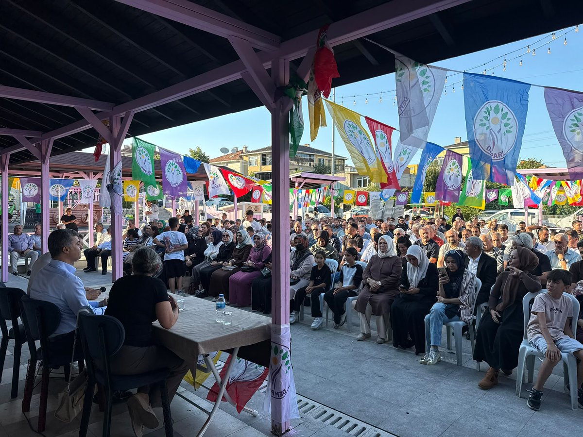 AbdullahZeydan's tweet photo. Bugün Tekirdağ İl Örgütümüz tarafından düzenlenen halk buluşmasına katıldık. Halkımız kararlı bir şekilde barış ve demokratik toplum sürecini desteklemeye devam ederken, hükümetten de hızla demokratik yasal adımların atılmasını bekliyor. Zaman kaybetmeden, bu süreci bozmak isteyenlere fırsat vermeden, herkese birlikte kazandıracak barış ve demokratik toplum sürecini hedefine ulaştırmak hepimizin tarihi sorumluluğudur.

@hdp_tekirdagil