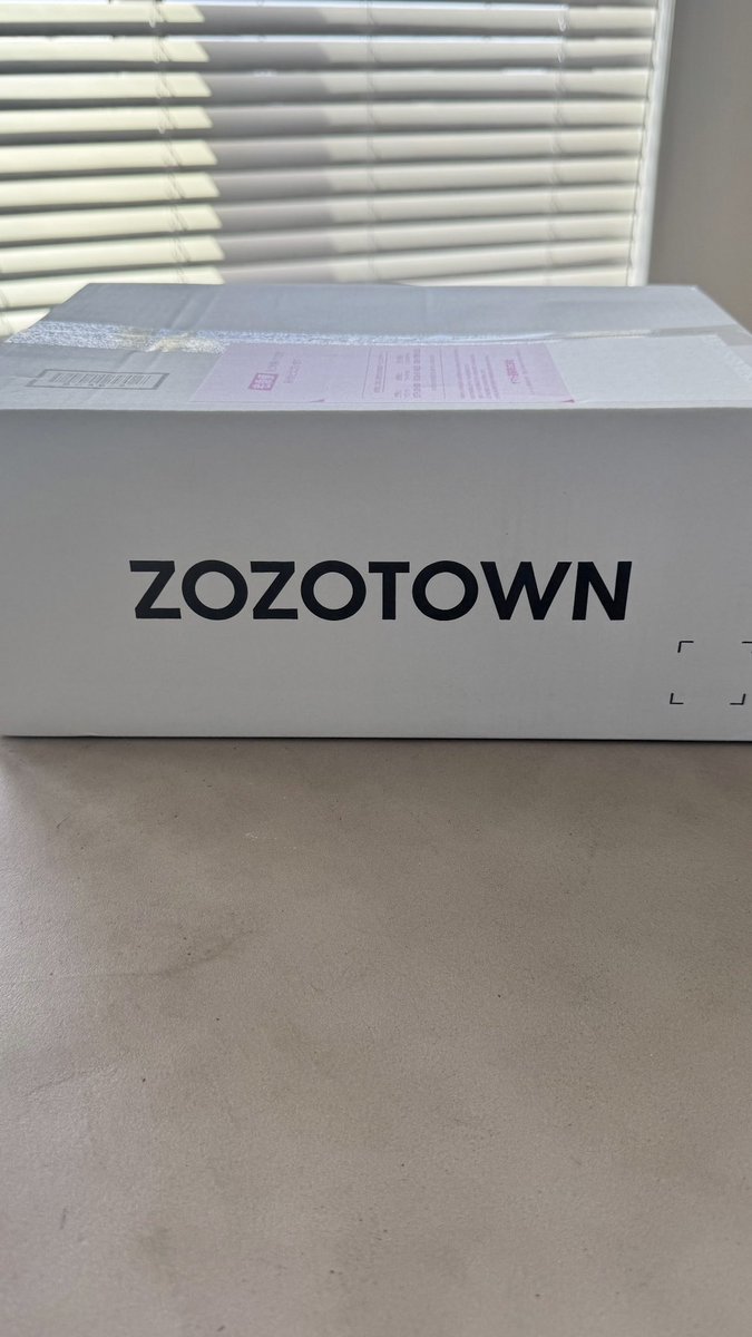 yyyoaw's tweet photo. zozoの白い箱久しぶりにきた - ̗̀📦 ̖́-
当たりますように🎯🙏🙏🙏

#ZOZOSALE箱CP https://t.co/DmDuoGeYB1