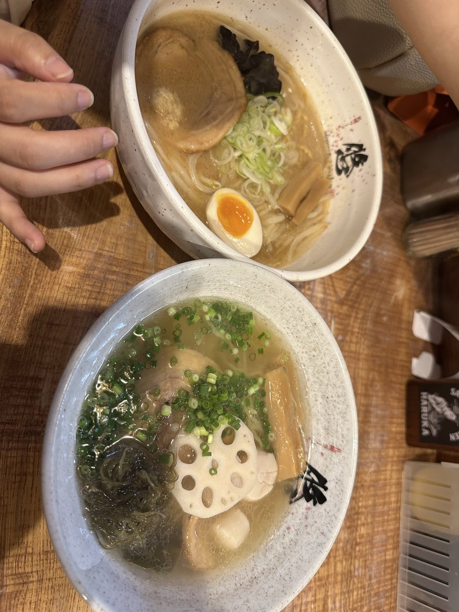 Kachu0_0's tweet photo. 2日目の北海道食い倒れ道中
・やっぱ北海道なら塩&amp;味噌だろ！
・小樽の菊鮨と食べ比べ٩( 'ω' )و

3日目はラベンダー畑と動物園行ってきます！ https://t.co/xogrmezsdD