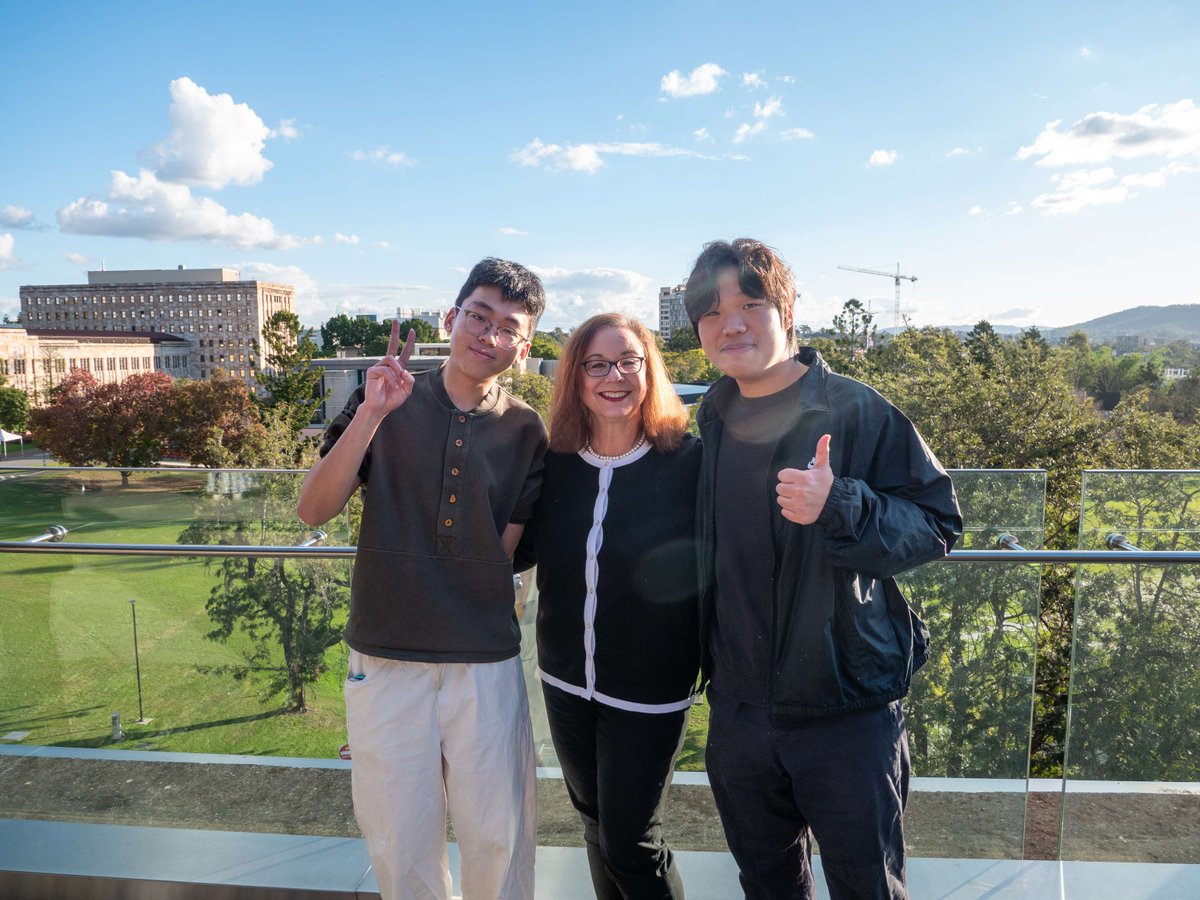 UQCollege's tweet photo. 🎉Congratulations to our recent Standard Foundation Program and Accelerated Foundation Program graduates!

It was wonderful to celebrate your achievements at the graduation ceremony and share this special milestone with your friends, family, and teachers. https://t.co/aUVsuB0kjy