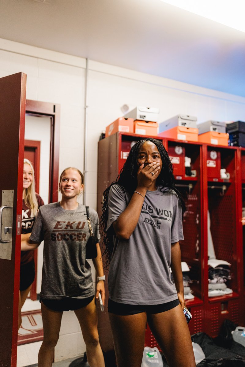 EKUWSOC's tweet photo. Christmas in July 😍

#GoBigE | #Team22 https://t.co/MhsBECZhF7