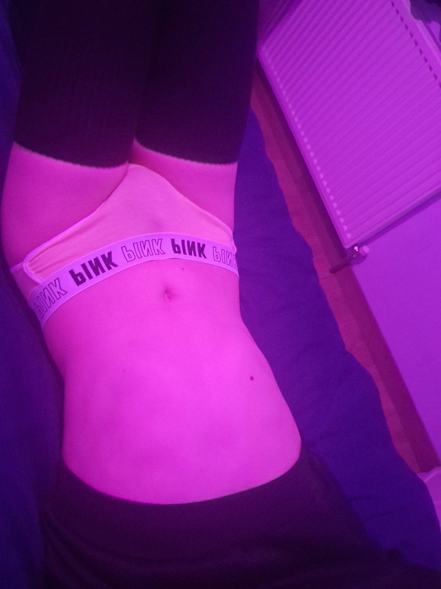 Misty_Wolfy's tweet photo. This tummy deserves kisses right?
>w< https://t.co/JqdvTx5LWG
