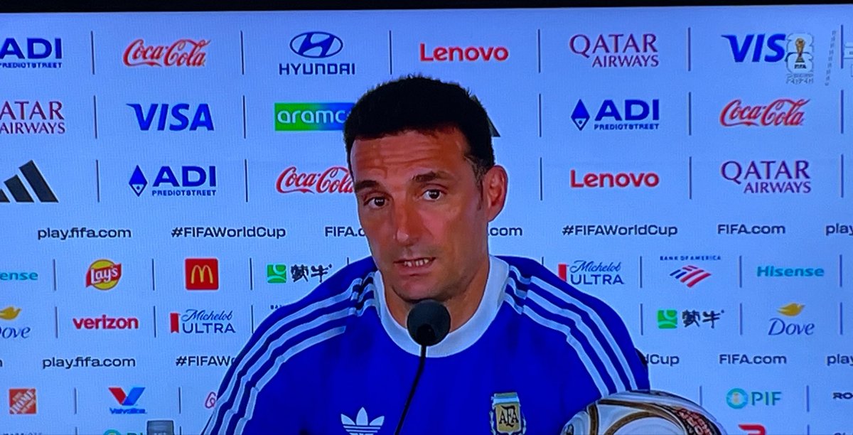 vanesadutra's tweet photo. #Argentina | Lionel Scaloni 
“Le digo a la gente que esté ilusionada, que vamos a dejar hasta la última gota para poder cumplir el objetivo que queremos” https://t.co/hVnf8xwV1Q