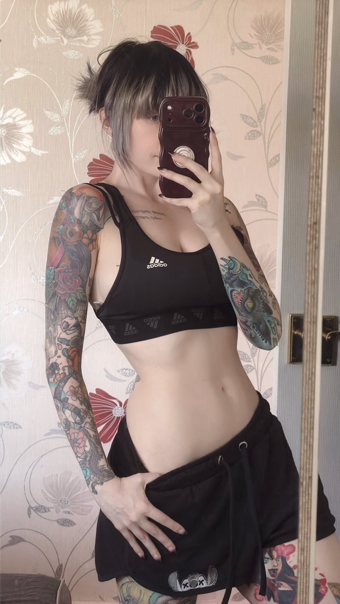 wolfiesantics's tweet photo. What else can I even wear in this weather 🥵 https://t.co/F1BAlTT73Y