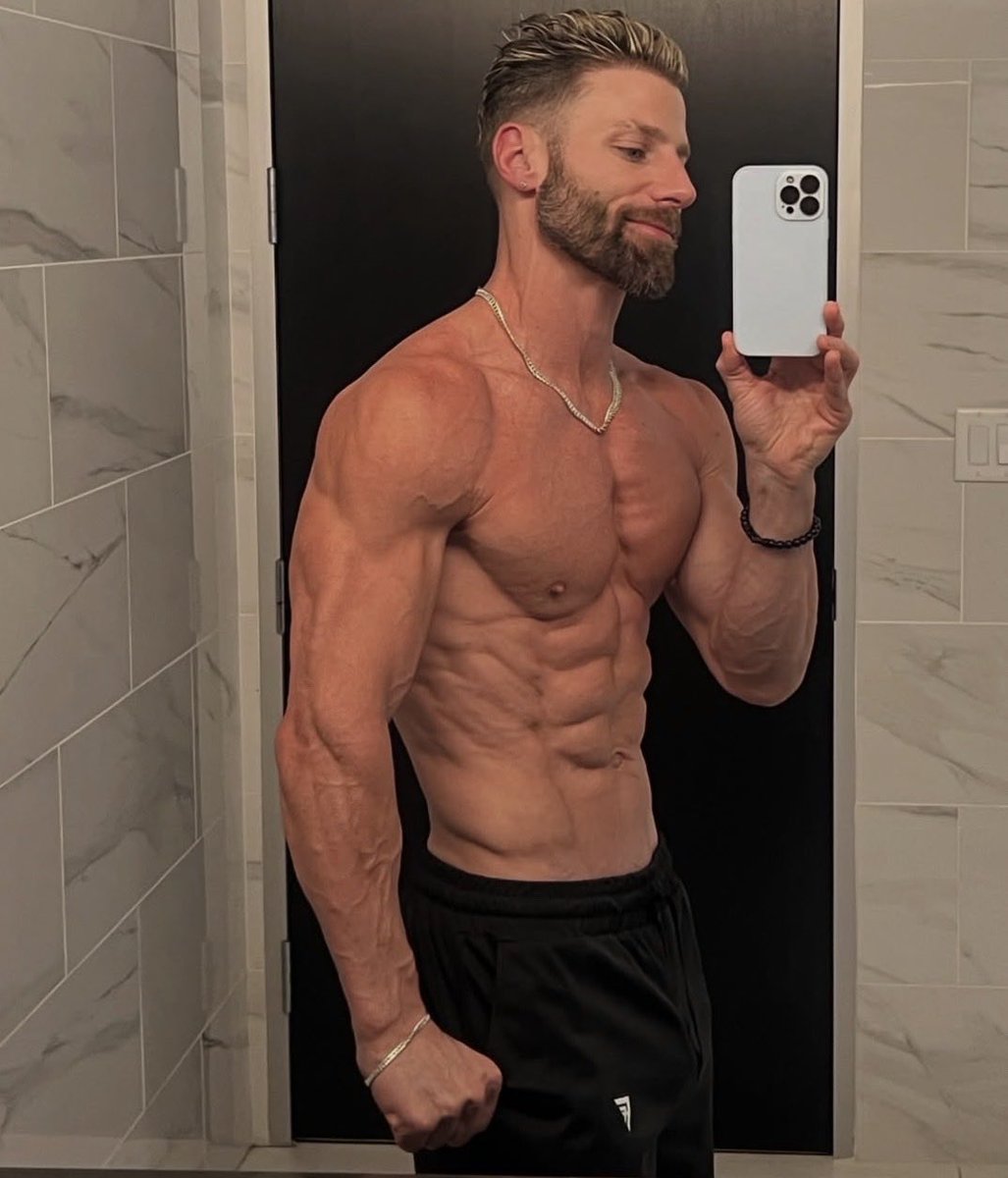 TimMcComsey's tweet photo. Here we are with the update ๐ธ
Workouts have scaled back a bit to focus more on recovery and immune system ๐. But happy to see the body is still holding steady ๐
Living the @trymfit life is a healthy life ๐ฆพ
#trymfit #personaltrainer #dietitian #fitness #selfie https://t.co/lpwDecvkrS