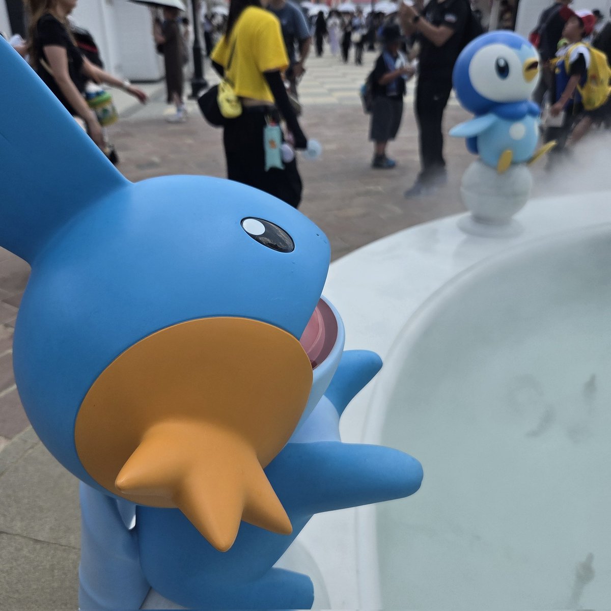 cow_na's tweet photo. ポケパークカントーいってきた🫶
イーブイ可愛いし人気あるのはわかるんだけど草むらにたくさんいるのって解釈違いなんだけどマサキはどう思う？？ https://t.co/Zt7DAkuByL