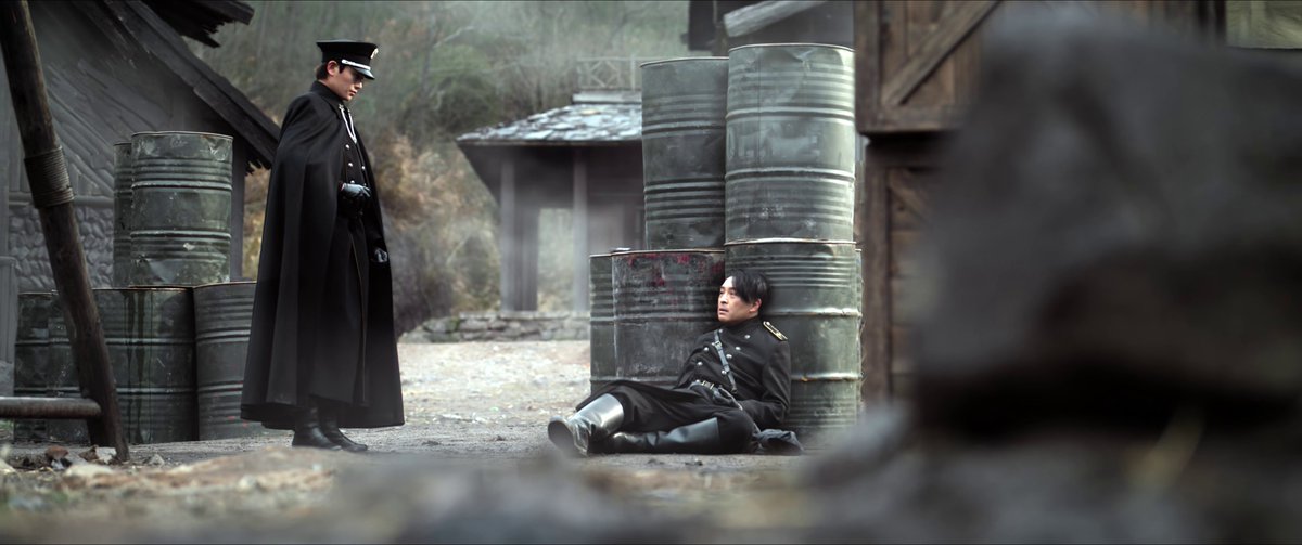 wwxnana's tweet photo. in the script this scene is a little different. MoYungao found right away it was Hailou (and not Qiling) and went mad, dressed up as an adjutant and tried to kill Hailou. Haixia swiftly ran behind MoYungao and his🗡️ throat. Hailou saw the commotion and saw MoYungao's body. Then - https://t.co/ce7eb4LdVf