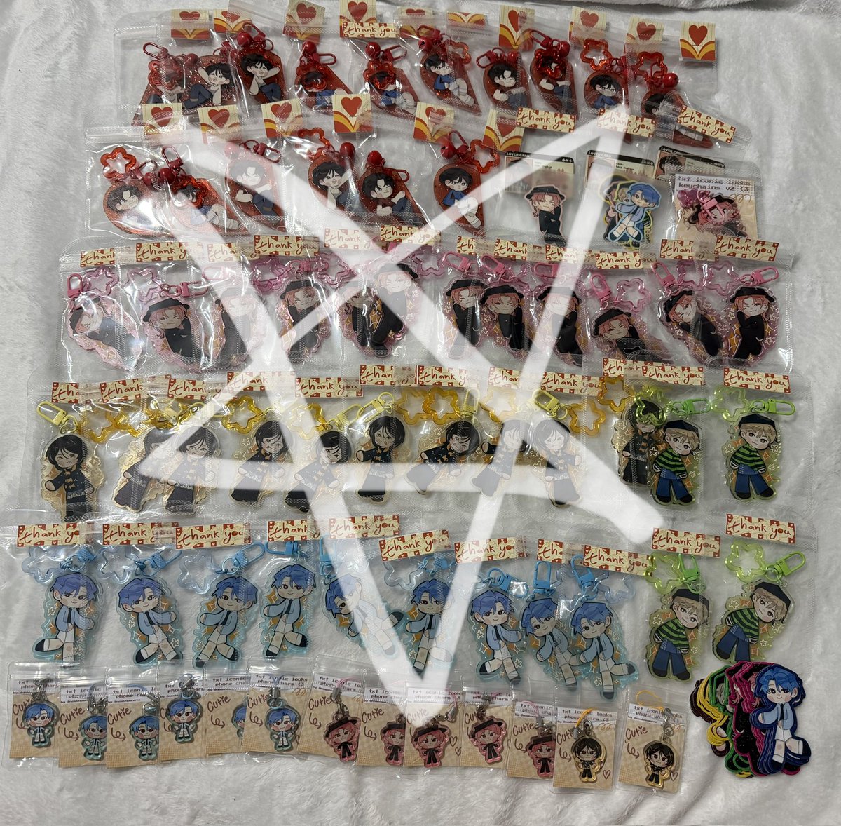 so0hyuck's tweet photo. ☆txt iconic looks keyring &amp; charm go arrival https://t.co/pr990JIqds
