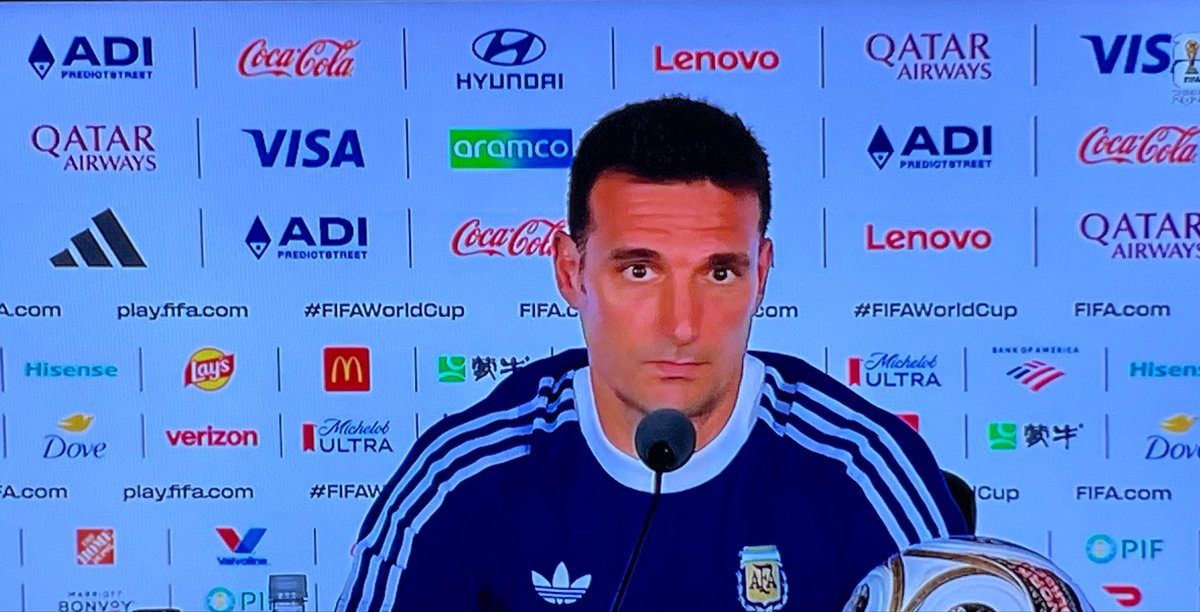 vanesadutra's tweet photo. #Argentina | Scaloni: “Para mí es un partido de futbol xq no se puede mezclar lo que que pasó hace tantos años. Si podemos recordarlos”
“Estamos en una época donde decimos que la guerra está mal y vamos a decir que esto es más que un partido; sería una locura” https://t.co/U7wJW6nH7p