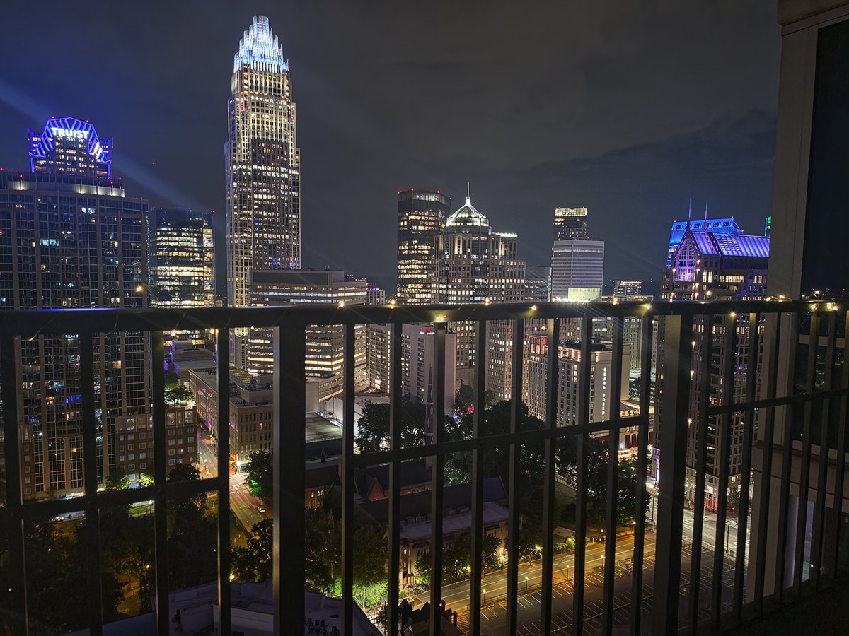 cmac74t's tweet photo. Enjoying a night view of the city from my balcony. https://t.co/2TGqeR41Pw