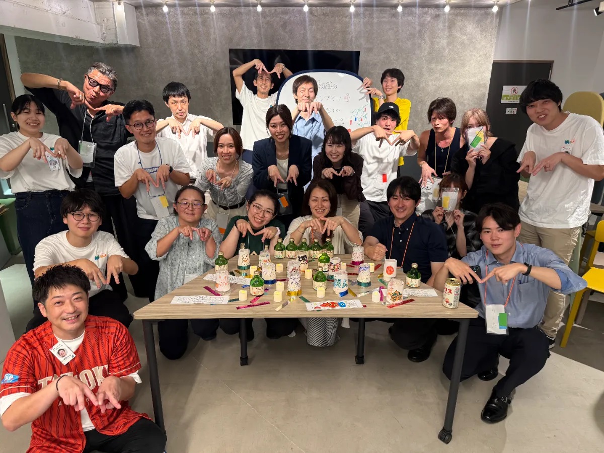 zero_uchida_'s tweet photo. おはようございます。本日は2日ぶりに渋谷で迎える朝です。

渋谷の天気は曇り。本日も酷暑真っ只中な一日になりそうです。

渋谷を「第二の地元」にすることを掲げるコミュニティプラットフォーム・MABLs。その中心でイベントの企画・運営を担うのが「MABLsクルー」です。

私もクルーの一人として、スポーツチームに携わっていますが、チームリーダーのトッティさんのインタビューが、HPに掲載！
https://t.co/acH67yHBXK

「ローカルチーム」リーダーのいでちゃんのインタビューと併せて、お楽しみください！

読み応え、ありますよー😊✨

何気に私も写真で登場していましたー！

ーーーーー　ーーーーー　ーーーーー

ローカルチーム（※出身地や地域とのつながりをテーマにしたイベントを企画・運営するチーム)でリーダーを務める井手慎太郎さん（愛称：いでちゃん）と

スポーツチーム(※ラン・サウナなどを通じて渋谷でのつながりを広げるイベントを企画・運営するチーム)でリーダーを務める山木博史さん（愛称：トッティ）にインタビュー。

ーーーーー　ーーーーー　ーーーーー

#企業公式が毎朝地元の天気を言い合う
#企業公式が朝の挨拶を言い合う
#フィットネスゼロ
#コアフォレスト
#旅ラン
#島ラン
#パン活
#ホノルルマラソン
#ロコモ予防
#フレイル予防
#ボクササイズ
#コアボクシング
#コアトレーニング
#ハワイ
#グアム
#石垣島
#健康管理一般指導員
#健康管理能力検定
#mables
#マブルス
#ShibuyaSakuraStage
#shibuya